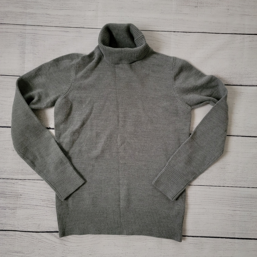 French Connection Grey Turtleneck Size Medium